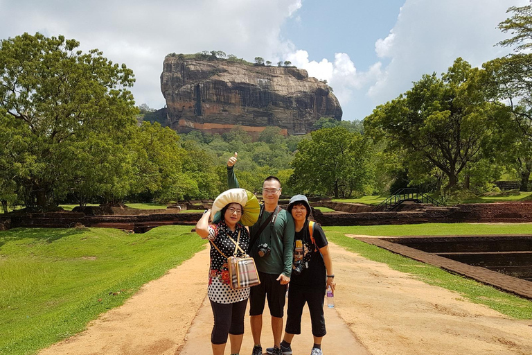 Colombo to Sigiriya: 2-Day Tuk-Tuk Journey Breezy Country