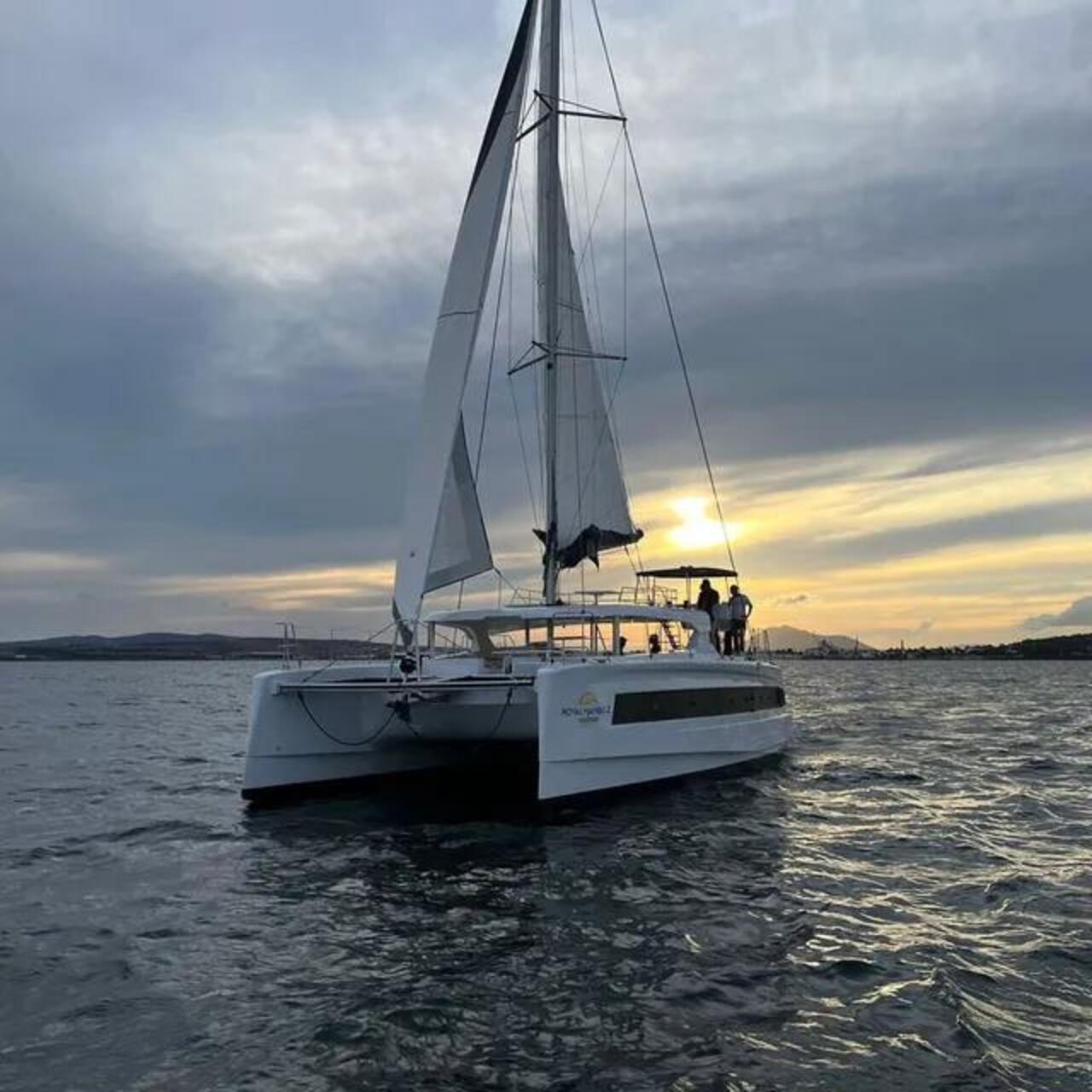 Santa Giulia: Sonnenuntergangs-Kreuzfahrt & Aperitif