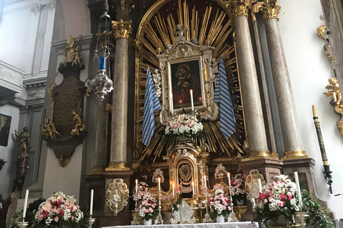 Munich: Private Walking Tour with good laughs and much info