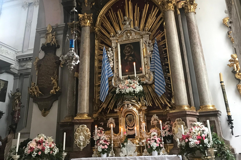 Munich: Private Walking Tour with good laughs and much info