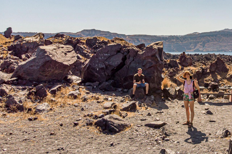 Vulcão de Santorini, fontes termais e passeio ao pôr do sol em OiaExcursão de 6 horas com traslado