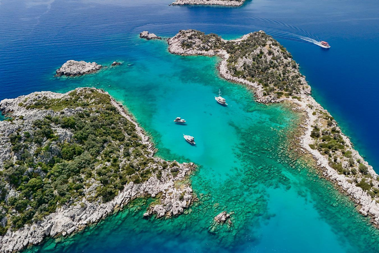 From Kaş: Kekova Boat Tour with Lunch and Swimming Stops