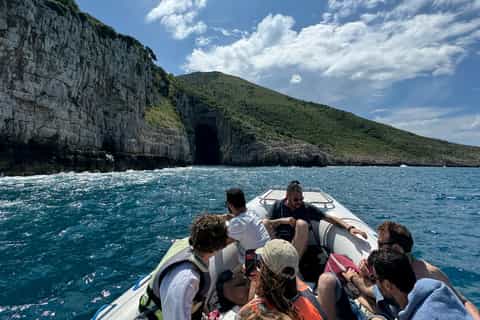 Vlora : grotte de Haxhi Ali et plage de la lagune de Narta