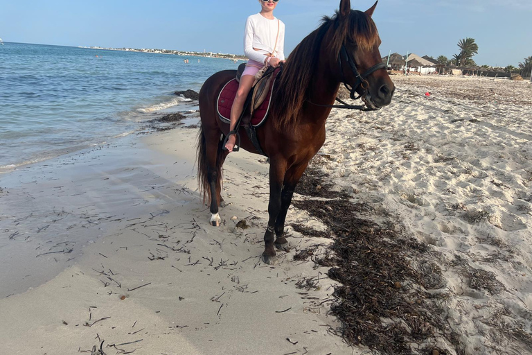 Djerba : Leçon d&#039;équitation pour adultes et enfants.