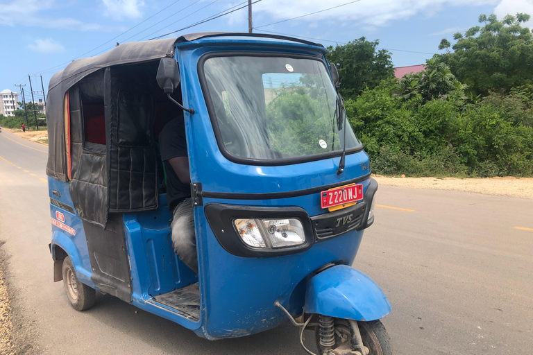 Zanzibar: trasferimento in tuk tuk a Kendwa e Nungwi