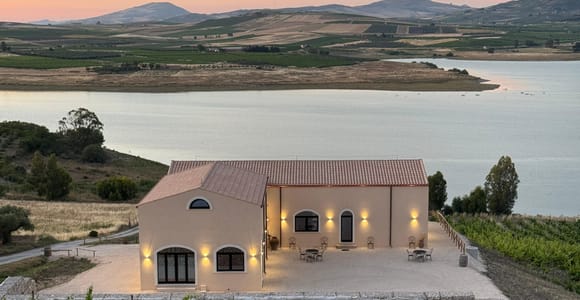 Tasting of DOC Organic Wines with Local Products on Lake Arancio