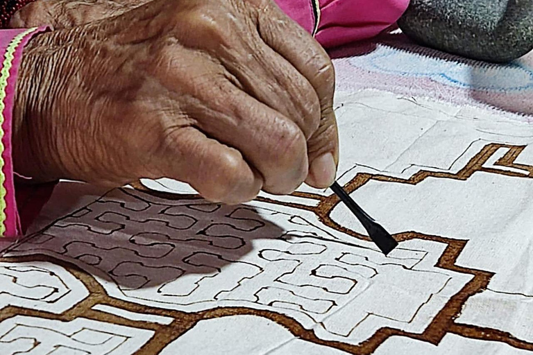 Lima: Cultural activity about the art of Shipibo women in a museum
