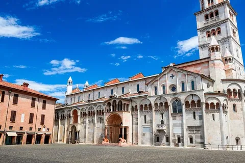 Modena Noir: a tour in the crime chronicle of the past by night