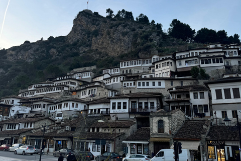 一日游：联合国教科文组织世界遗产城市贝拉特和传统午餐私人一日游：联合国教科文组织城市贝拉特和传统午餐