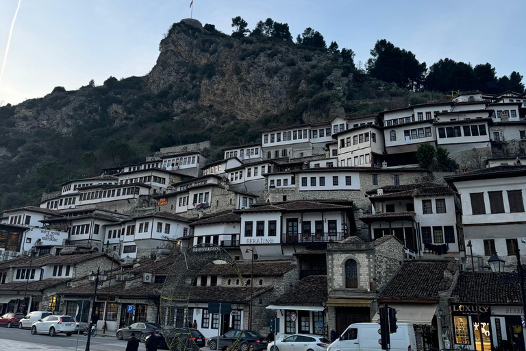 一日游：联合国教科文组织世界遗产城市贝拉特和传统午餐私人一日游：联合国教科文组织城市贝拉特和传统午餐