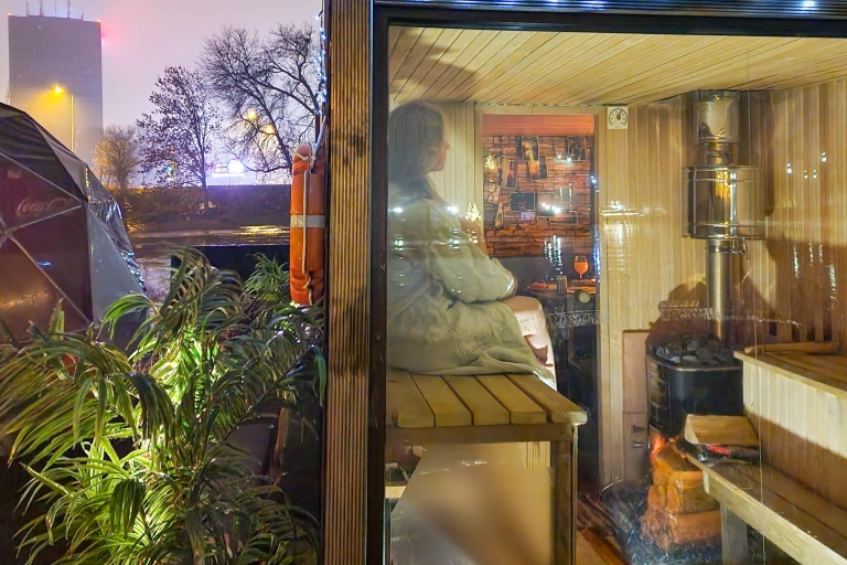 Riga: Drijvende sauna in de DaugavaRiga: Drijvende sauna in Daugava rivier, 3u