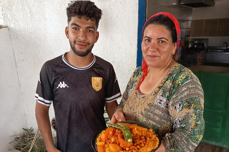 Almuerzo en casa de un habitante: degustación de cuscús tradicional en Hammamet.Almuerzo en casa de un habitante: degustación de cuscús tradicional en Hammamet
