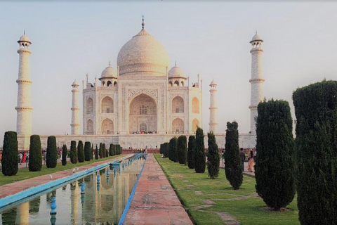 From Delhi: Taj Mahal Day Trip by AC Car with 5-Star Lunch All-Inclusive Tour: AC Car, Guide, 5-Star Meal & Tickets