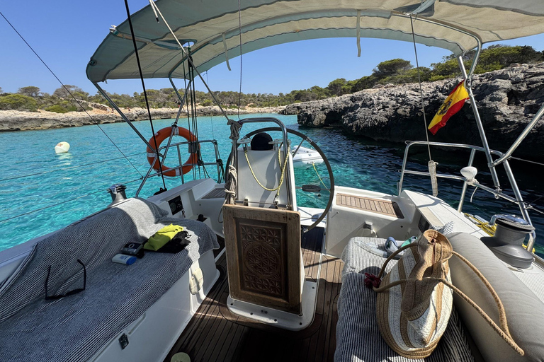 Cala Galdana - Full-day sailing trip (8 hours) Full-day sailing trip through the coves of southern Menorca (max. 4 people)