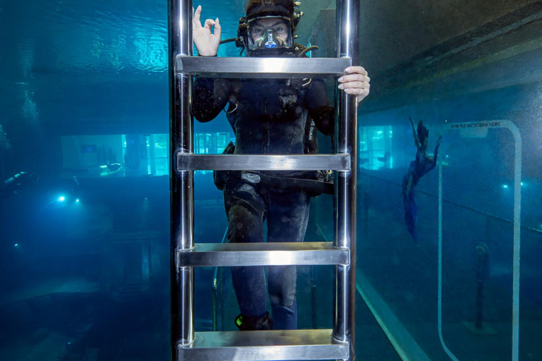 迪拜：Deep Dive 水下漫步之旅（无需证书）白金级水肺潜水，包括长视频和设施参观