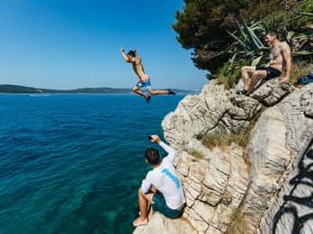 Split : Saut de falaise et excursion en solitaire en eaux profondes