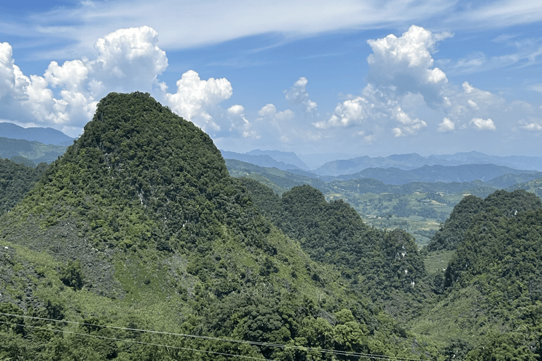 Tour di 4 giorni dell&#039;anello di Ha Giang con notte extra e pick-upTour in CABINA INDIVIDUALE DORME