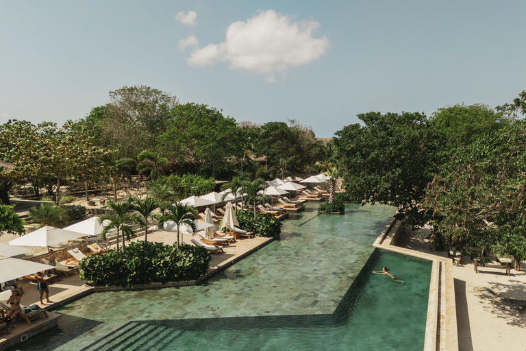 Cartagena:Makani Beach Club w/ Boat Transfer, Drink & Sunbed Makani ELUA VIP Couple Experience – Spa, Lunch & Drinks