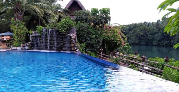 Von Manila aus: Villa Escudero Guided Tour