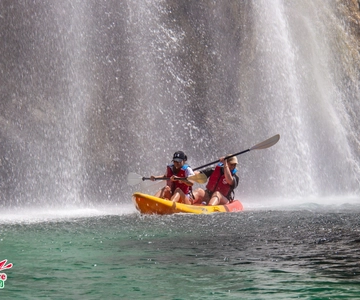 Nerja: Selbstgeführte Kajaktour. Maro Wasserfall. Begleitboot für die Route.