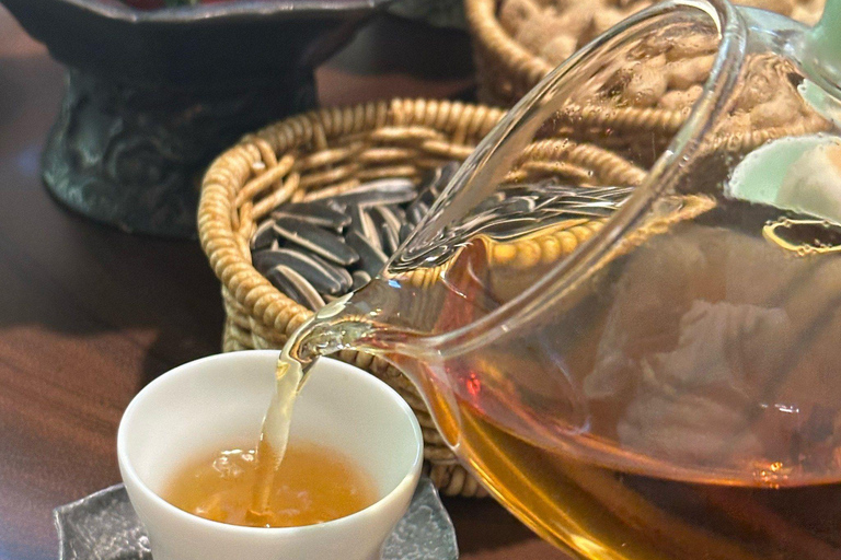 Hangzhou: Tea Market Tour and Brewing Workshop