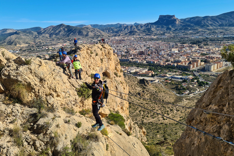 Elda : Ferrata Bolón, tirolina récord.