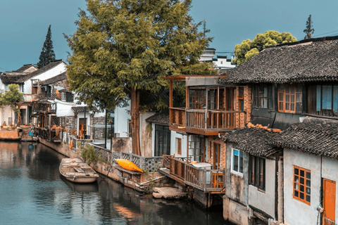 Zhujiajiao e Shanghai: tour per piccoli gruppi dalla città d&#039;acqua allo skyline