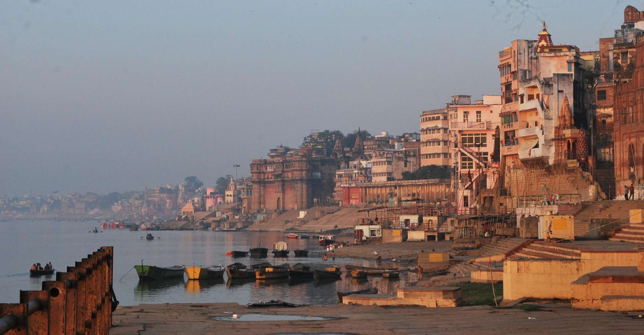 Tour del giorno di Varanasi - Boating, Passeggiata, Tempio di Yoga, Wrestling - Hizvo