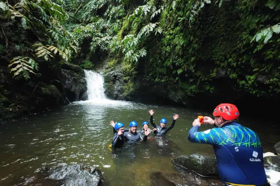 São Miguel: Canyoning der Stufe 1 in Ribeira dos Caldeirões. Foto: GetYourGuide