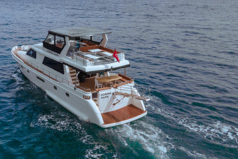 Istanbul: Bosphorus Sunset Cruise with Snacks and Wine Istanbul: Bosphorus Sunset Cruise without Wine