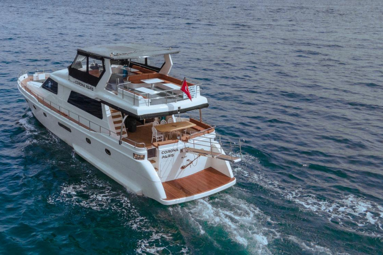 Istanbul: Bosphorus Sunset Cruise with Snacks and Wine Istanbul: Bosphorus Sunset Cruise without Wine