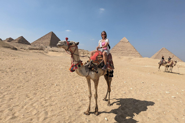 Hurghada: Viagem de um dia ao Cairo de avião, pirâmides, esfinge e museuEntrada para as Pirâmides de Gizé, a Esfinge e o Grande Museu Egípcio