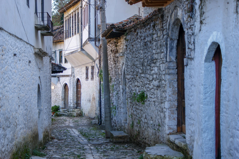 &quot;Berat: Patrimônio da UNESCO e viagem de 1 dia para a Cachoeira Bogova&quot;&quot;Berat: Patrimônio da UNESCO e Cachoeira Bogova&quot; - Tiranë