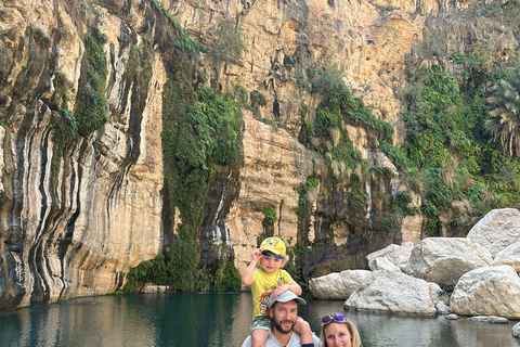 Muscat: Wadi Shab & Bimmah Sinkhole Full-Day Tour