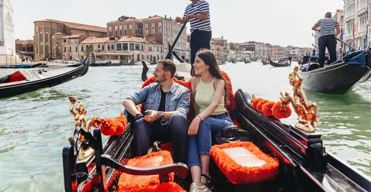 Venice: Grand Canal Gondola Ride with App Commentary