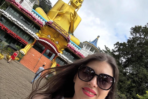 Sigiriya to Colombo: Private Transfer & Scenic Stops