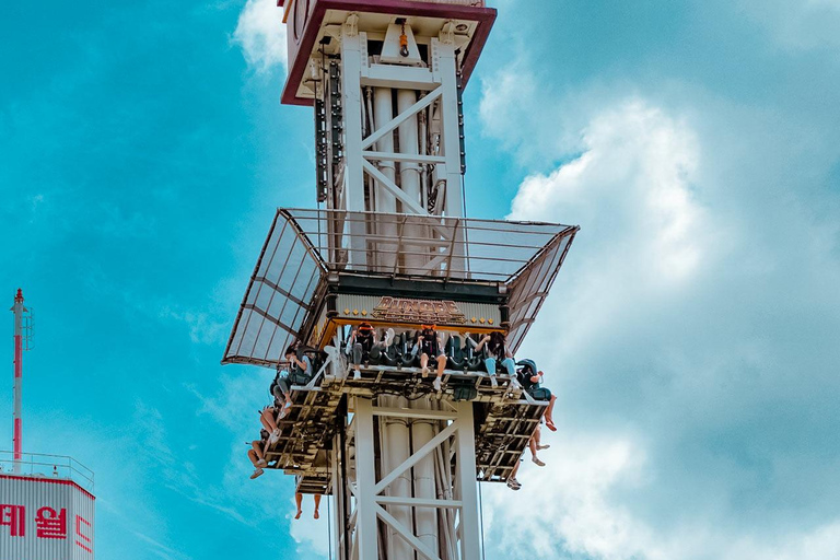 Seoul: biglietto d&#039;ingresso per Lotte World AdventureSeoul: biglietto d&#039;ingresso per il Lotte World Adventure