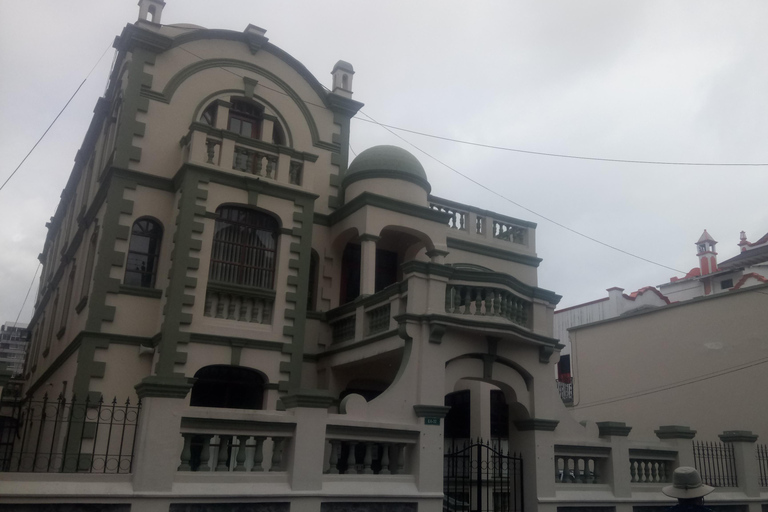Quito - La Mariscal District: heritage houses and the artisan market 2 Short