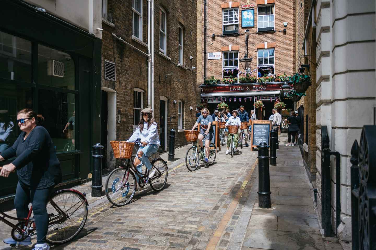 London: Landmarks & Secrets Bike Tour with Pub & Street Art