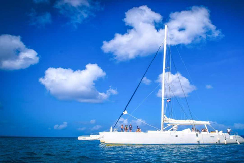 Excursão de dia inteiro à Ilha Saona com festa em catamarã