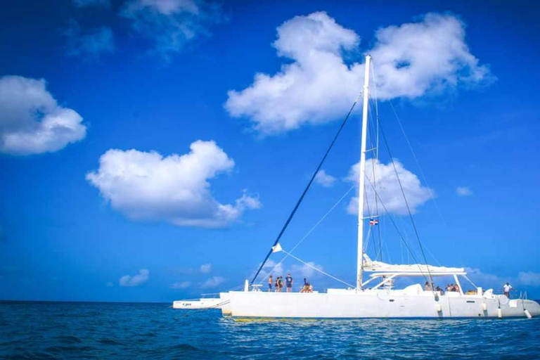 Excursão de dia inteiro à Ilha Saona com festa em catamarã