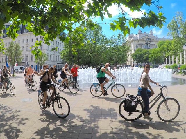 Tour in bicicletta di Budapest Wheels &amp; Meals con gulash ungherese