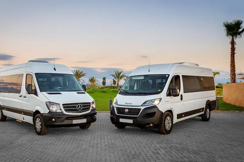 Din Casablanca: Transfer de la hotel la Marrakech cu Mini-Bus