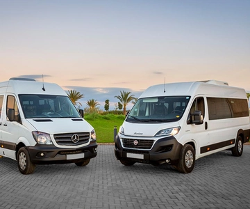 De Casablanca: Transfer do hotel para Marraquexe em miniautocarro
