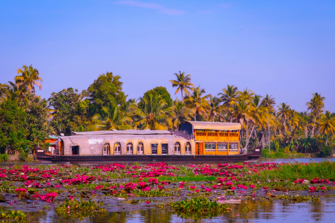 Kerala: Munnar, Thekkady, Alappuzha & Trivandrum 5-Day Trip Kerala: 5-Day Munnar, Thekkady, Alappuzha and Trivandrum