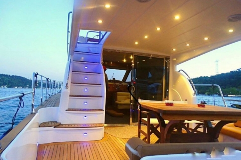 Excursion privée dans le Bosphore à bord d'un Yatch de luxe /Y6Visite privée du Bosphore à bord d'un Yatch de luxe