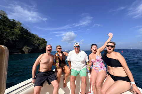 St. Lucia: Private Boat Tour with Snorkeling & Beaches