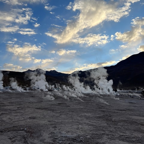 Geysers del Tatio: Sunrise and breakfast in Atacama