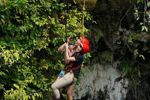 Yogyakarta: tour compartido de la cueva de Jomblang y la cueva de PindulYogyakarta : Excursión compartida por la cueva de Jomblang y la cueva de Pindul