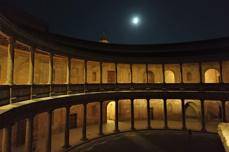 Puesta de Sol Leyendas de la Alhambra: tour guiado en inglésLeyendas del atardecer en la Alhambra: tour guiado en inglés